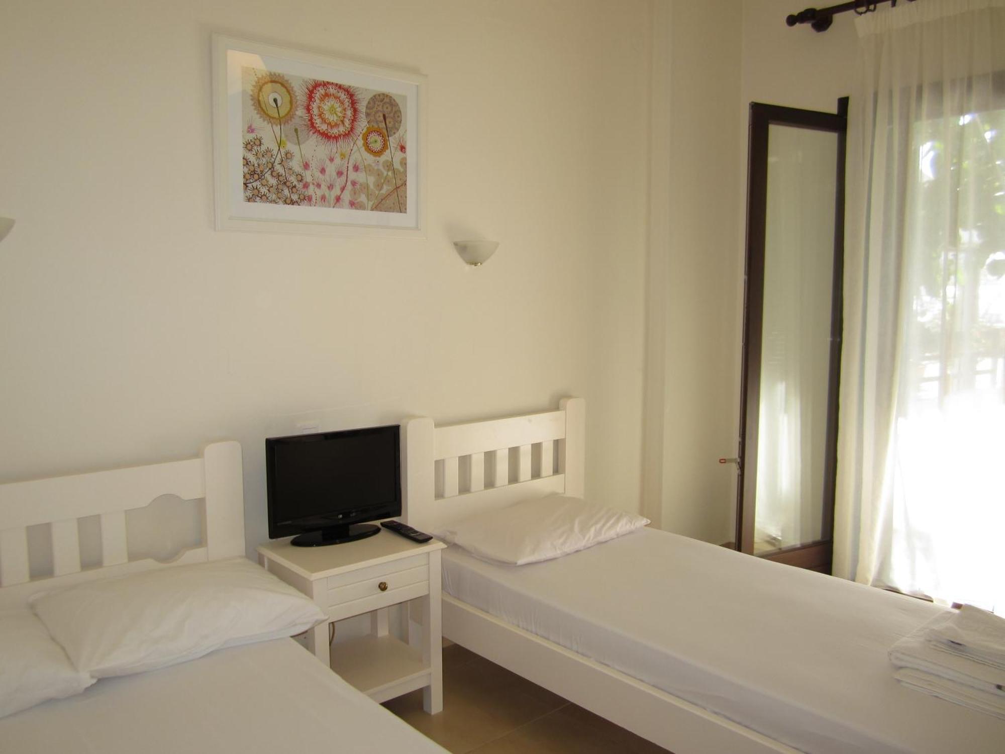 Spyrou Studios & Apartments Platanidia Екстер'єр фото