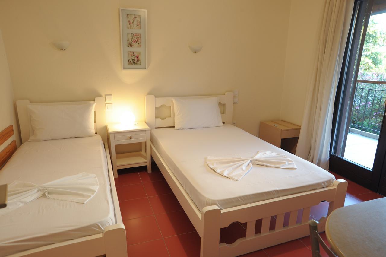Spyrou Studios & Apartments Platanidia Екстер'єр фото